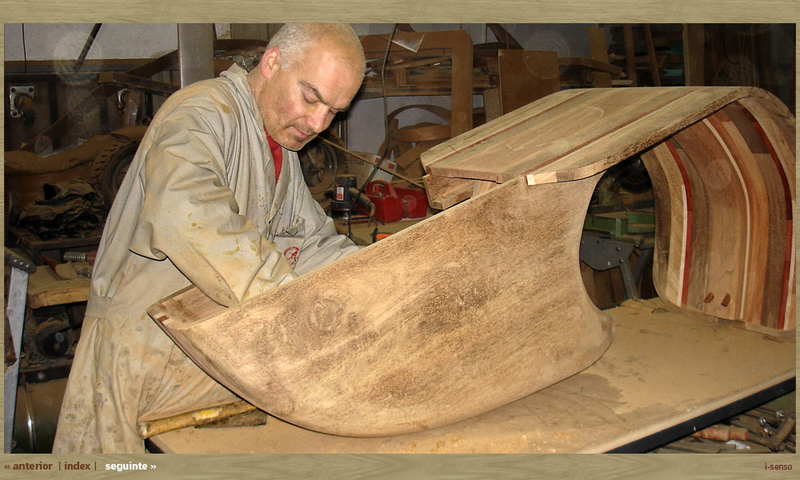 Illustration for article titled Beautiful Hand-Made Wooden Vespa